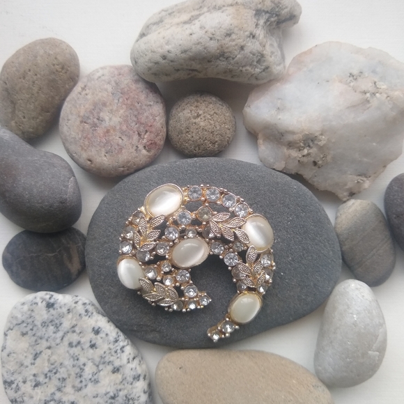 Brooch And Ring - Picture 2 of 12